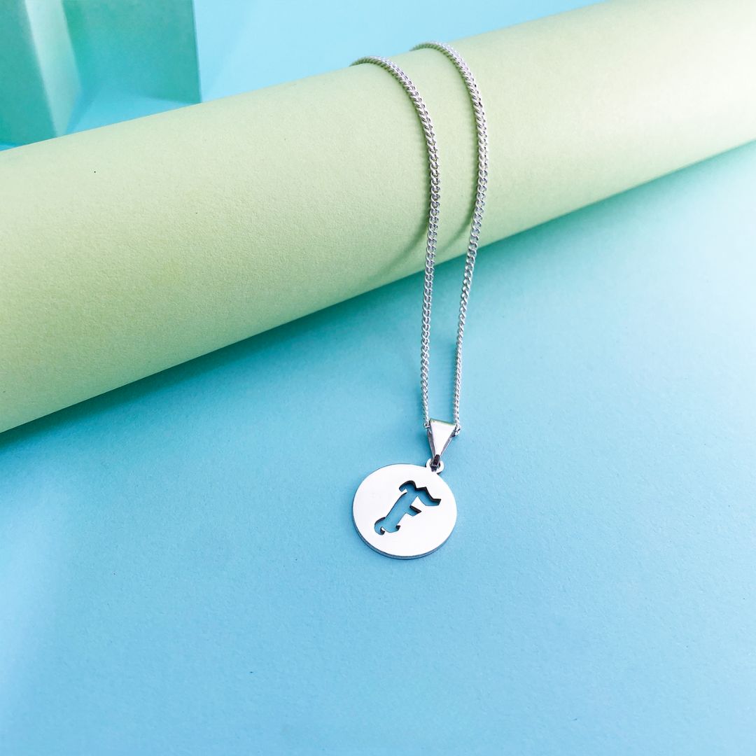 COLLAR CIRCULAR CON LETRA