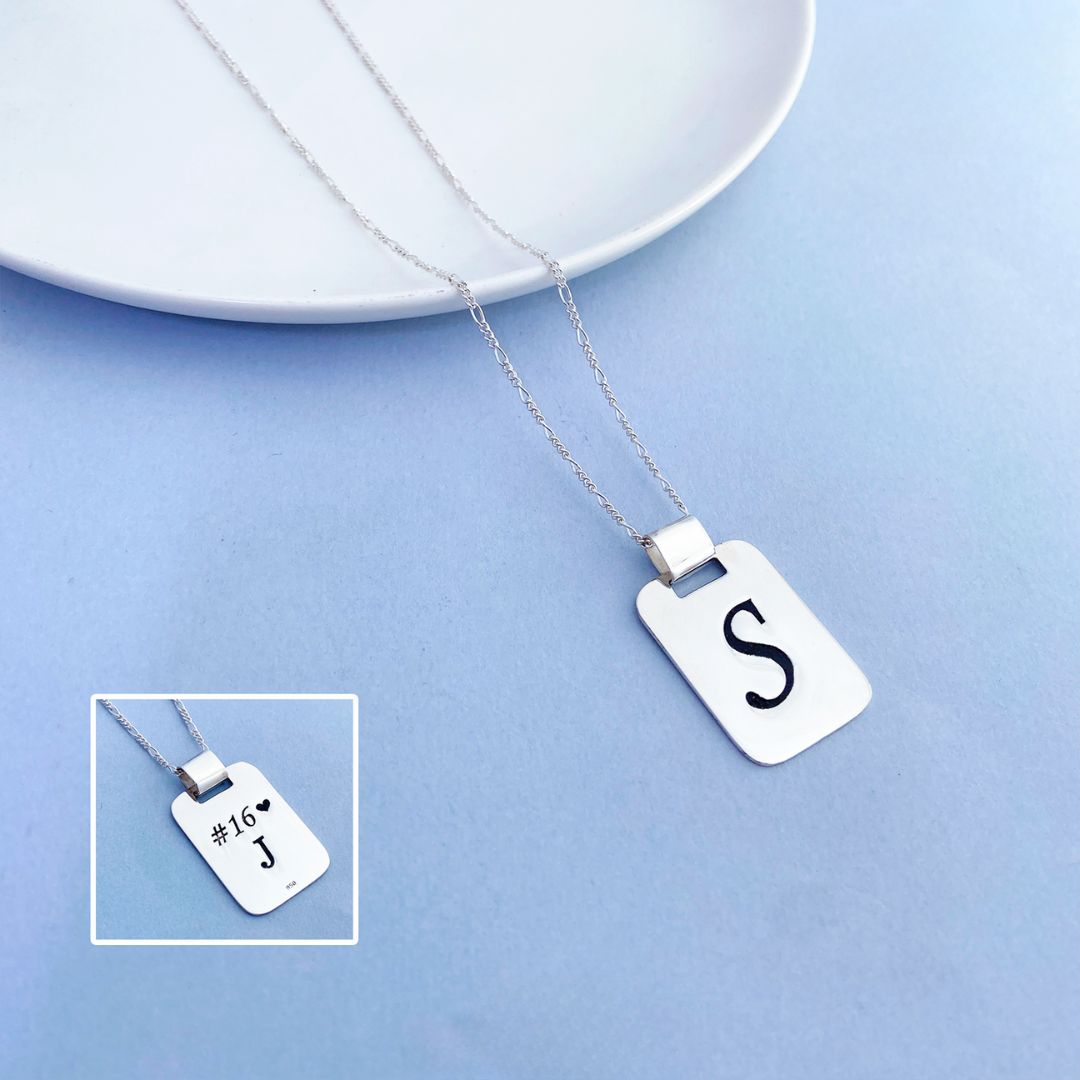 COLLAR PLACA CON INICIALES