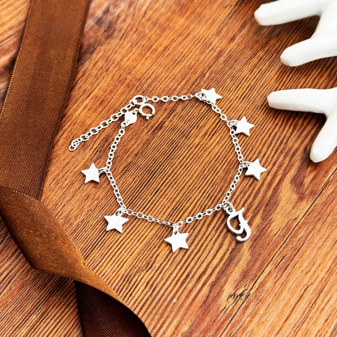 PULSERA INICIAL Y ESTRELLAS