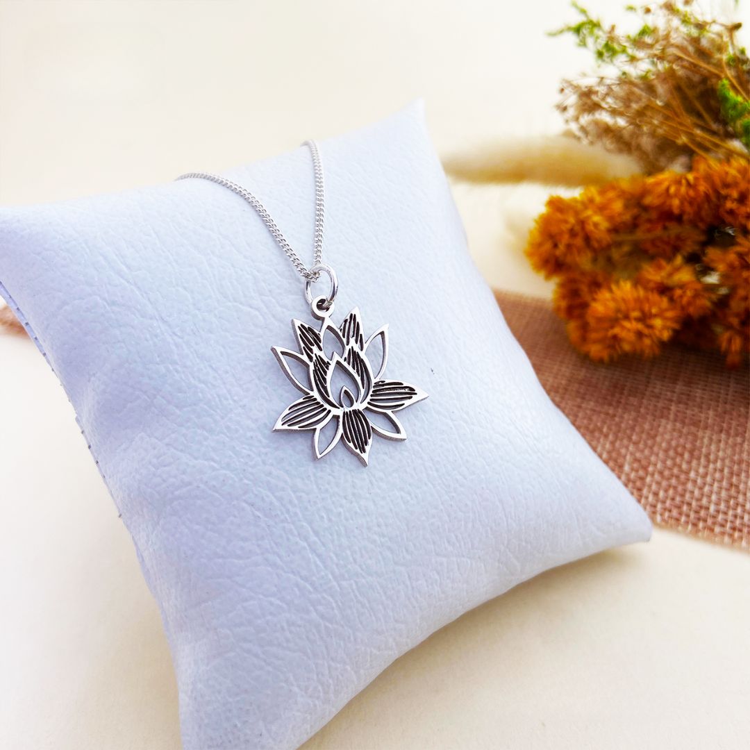 COLLAR FLOR DE LOTO