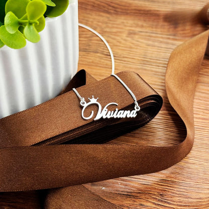 COLLAR NOMBRE + CORONA